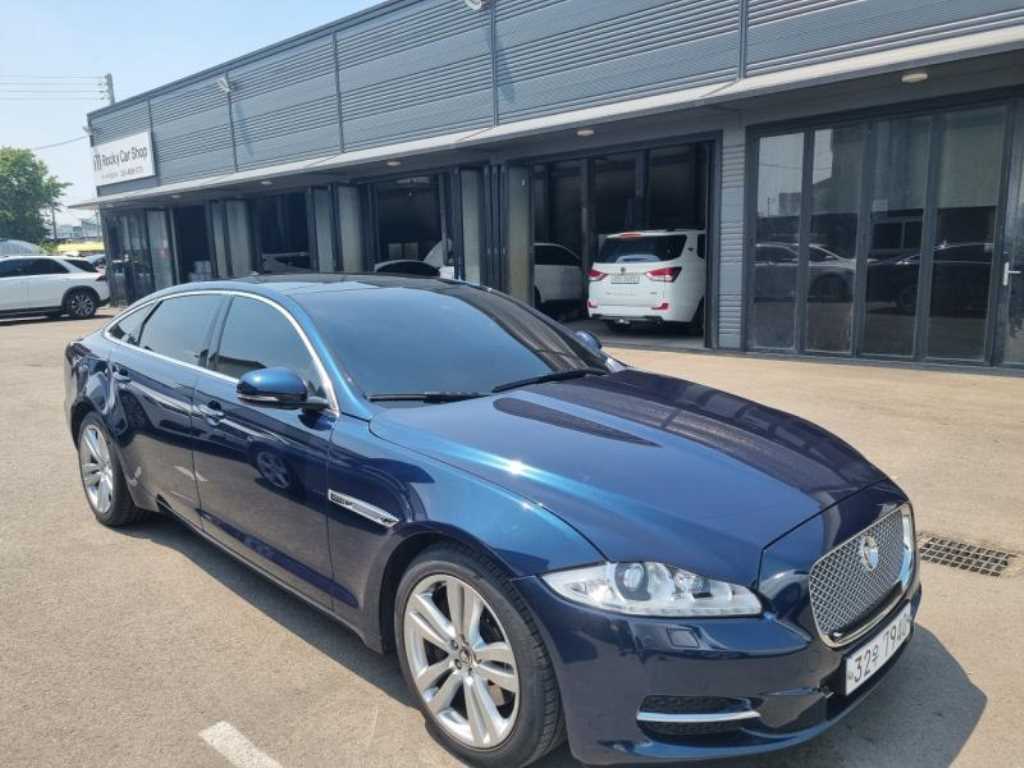 Jaguar XJ 2013 Negro - Importación desde Corea - HF Imports Iquique - Foto 1