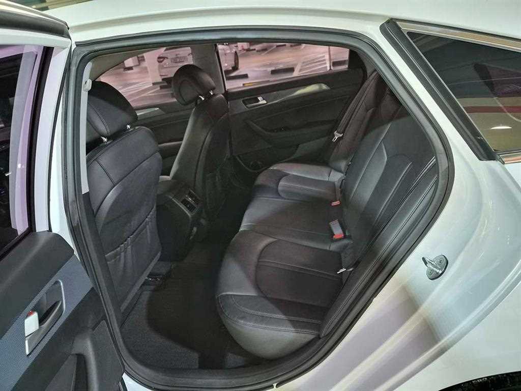 HYUNDAI Sonata - Vista 7