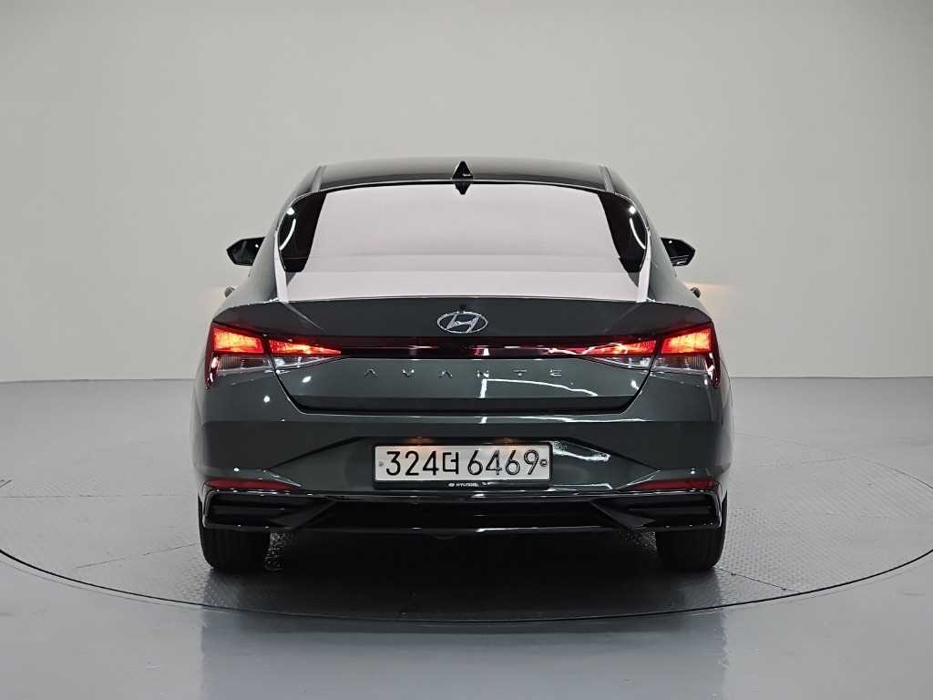 HYUNDAI Avante - Vista 3