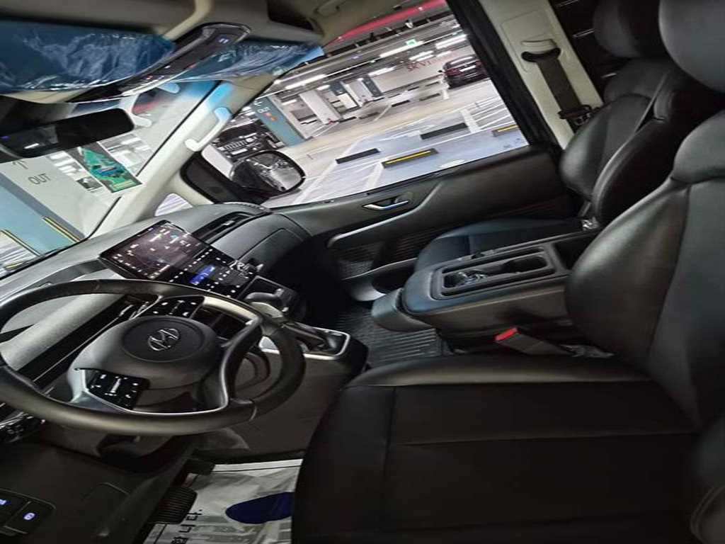 HYUNDAI Staria - Vista 10
