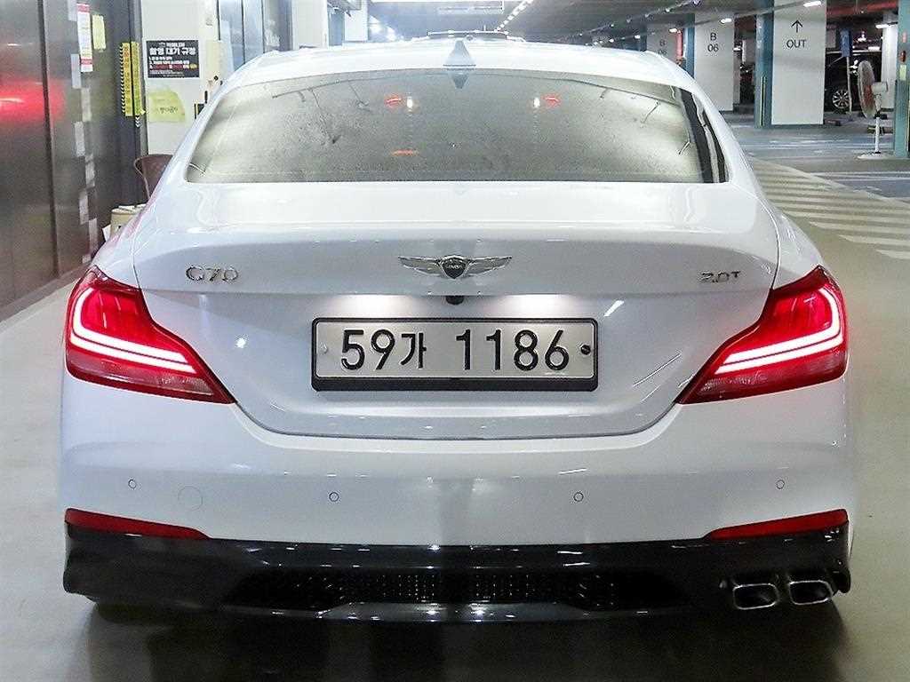 Genesis G70 - Vista 5