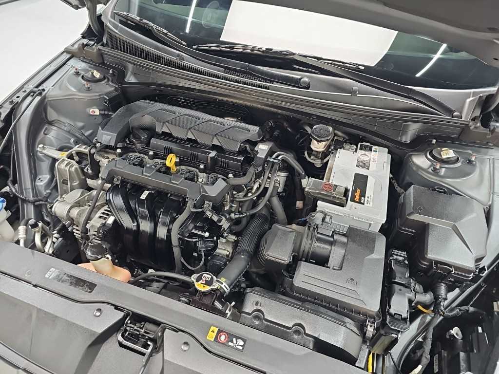 HYUNDAI Avante - Vista 5