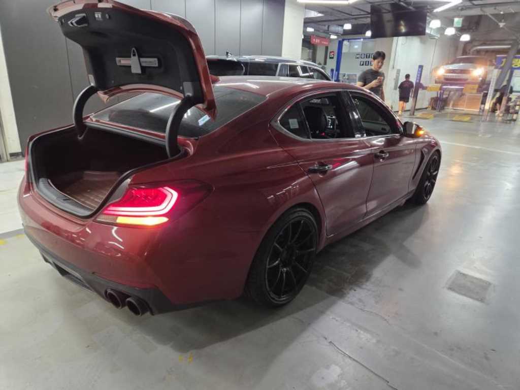 Genesis G70 - Vista 4