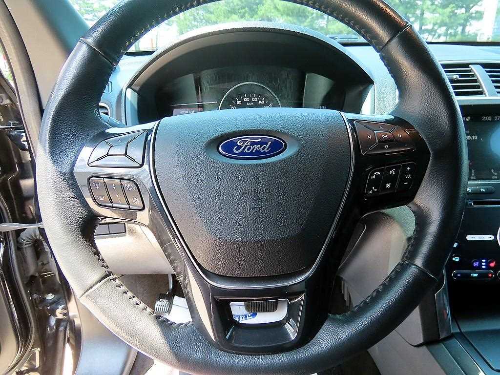 Ford Explorer - Vista 8