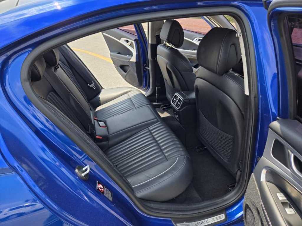 Genesis G70 - Vista 10