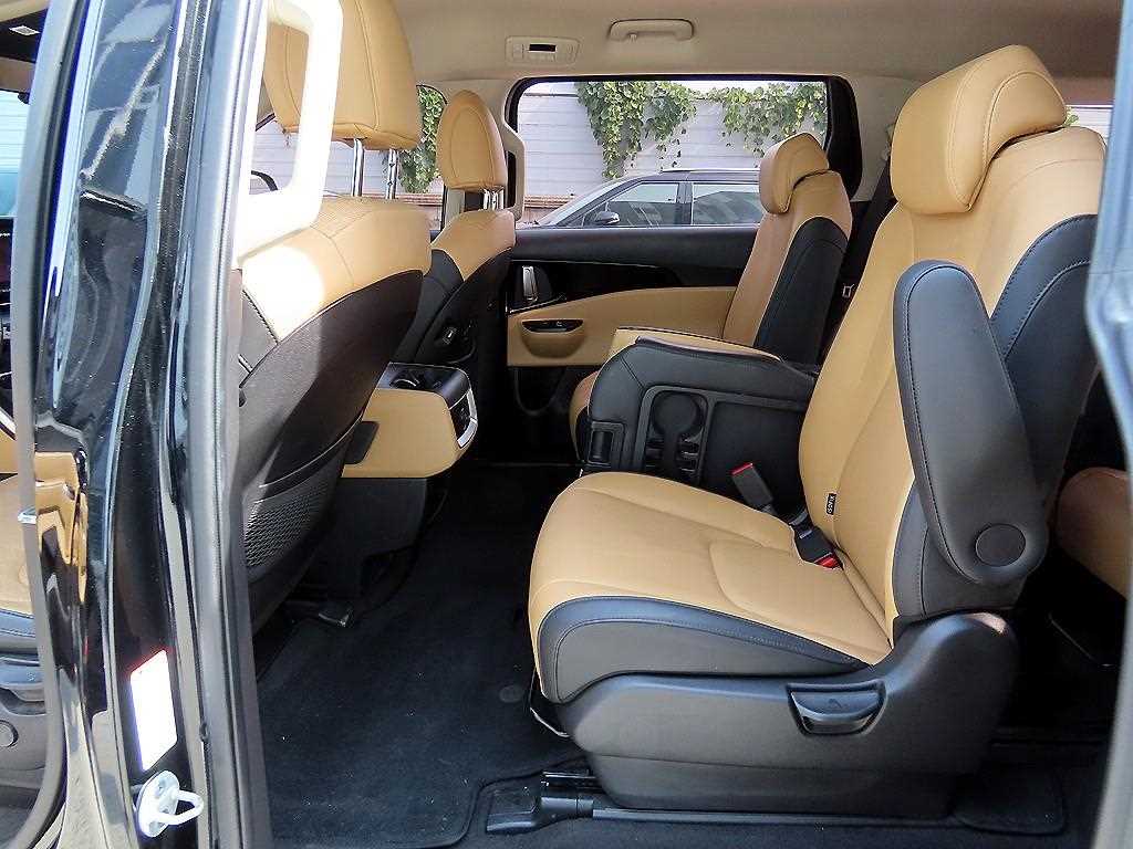 KIA Carnival - Vista 6