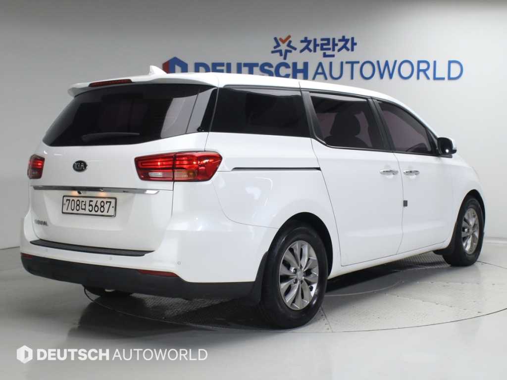 KIA Carnival - Vista 2