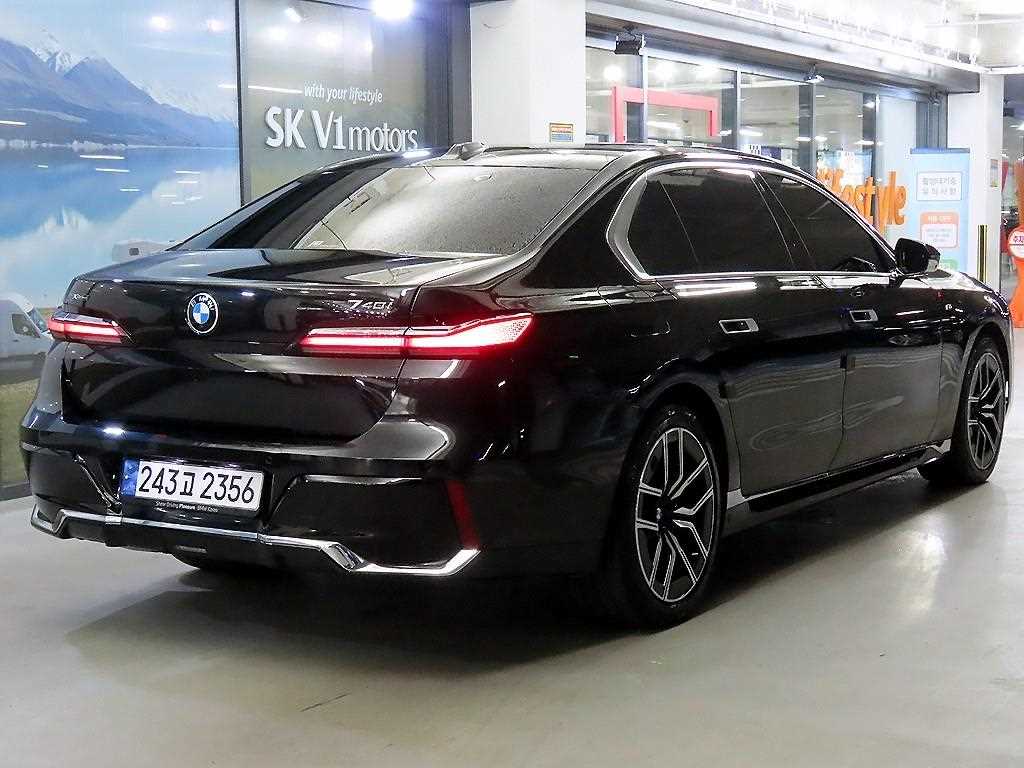 BMW 7 Series - Vista 4