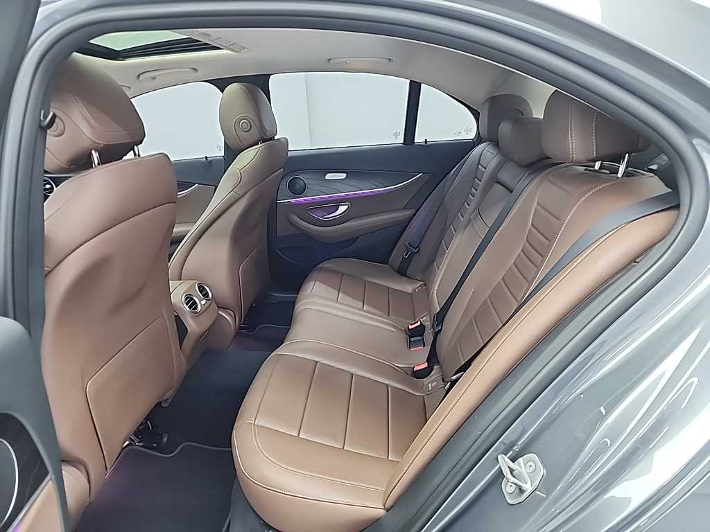 Mercedes Benz E class - Vista 12