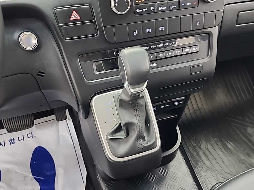 HYUNDAI Staria - Vista 8