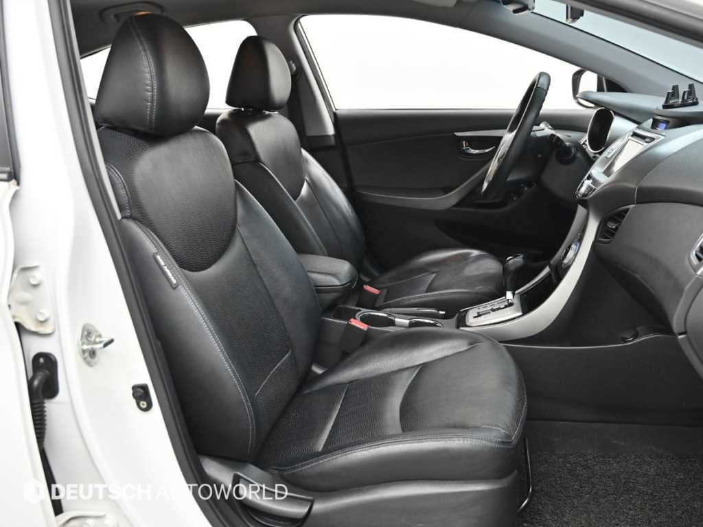 HYUNDAI Avante - Vista 10