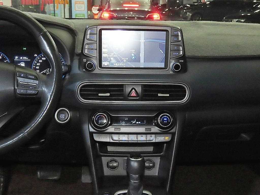 HYUNDAI Kona - Vista 11