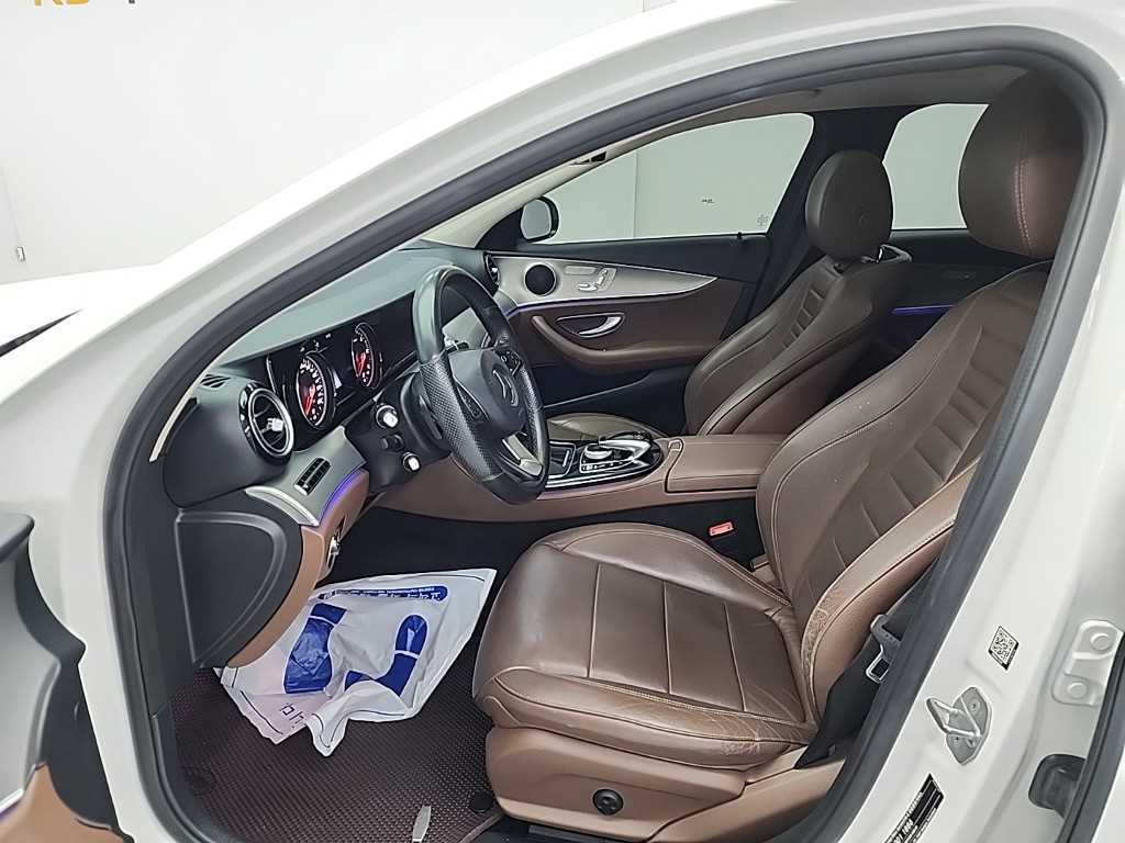 Mercedes Benz E class - Vista 12