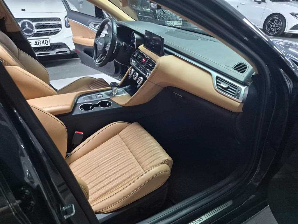 Genesis G70 - Vista 11