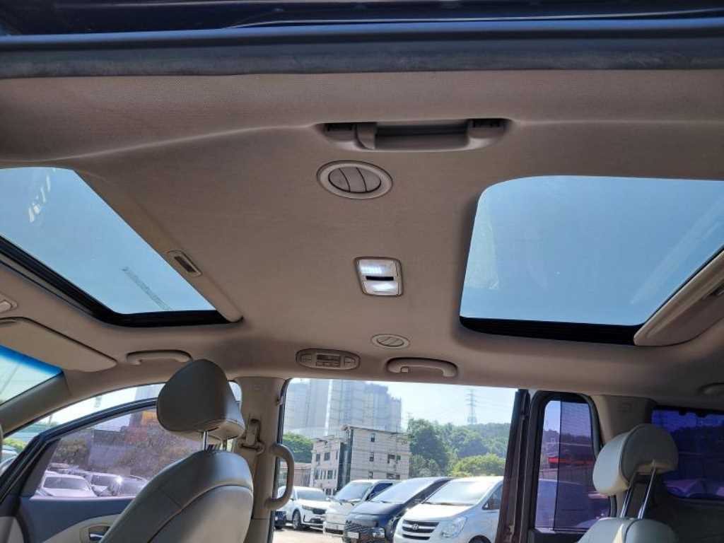 KIA Carnival - Vista 8