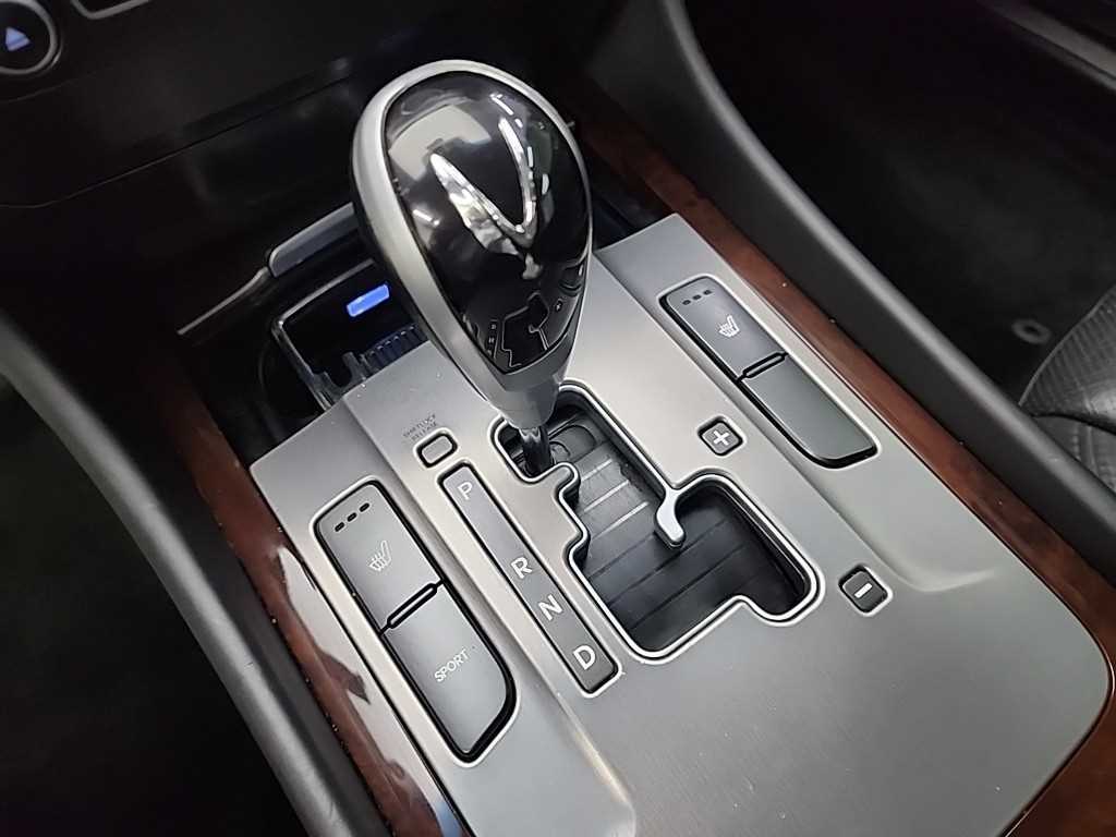 HYUNDAI Equus - Vista 8