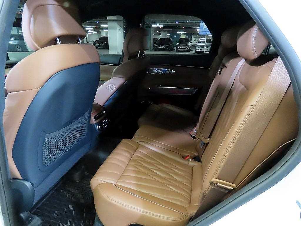 Genesis GV70 - Vista 7