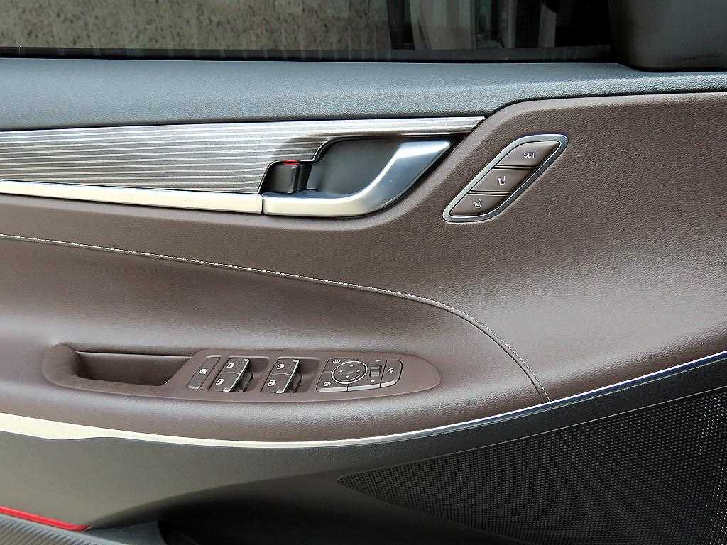 HYUNDAI Grandeur - Vista 11