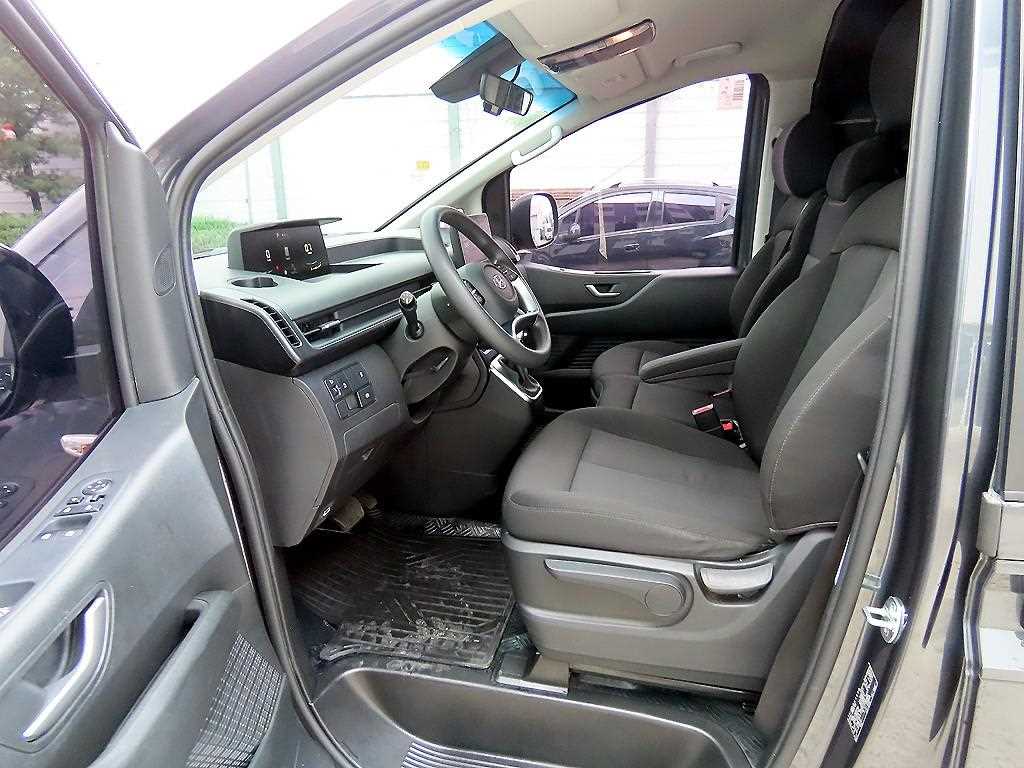 HYUNDAI Staria - Vista 5