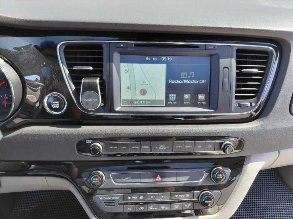 KIA Carnival - Vista 6