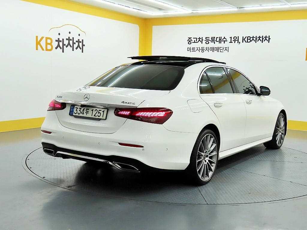 Mercedes Benz E class - Vista 4