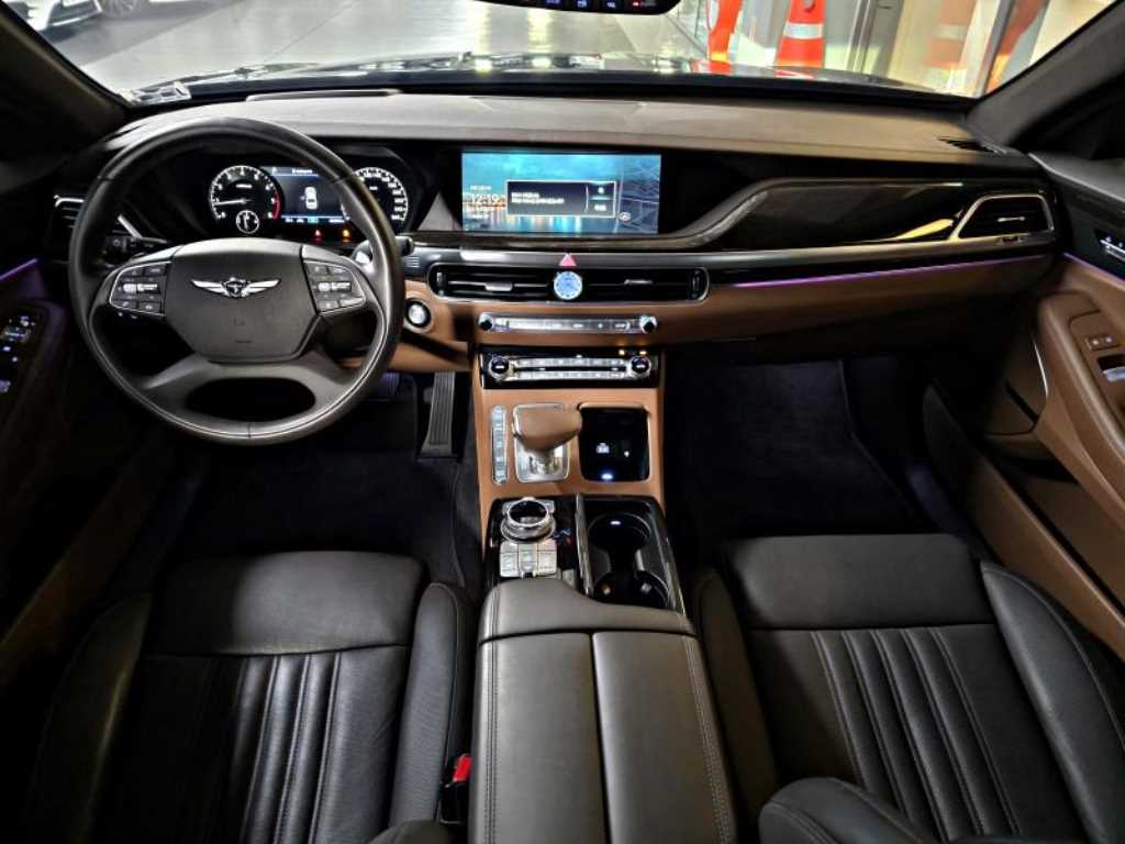 Genesis G90 - Vista 9