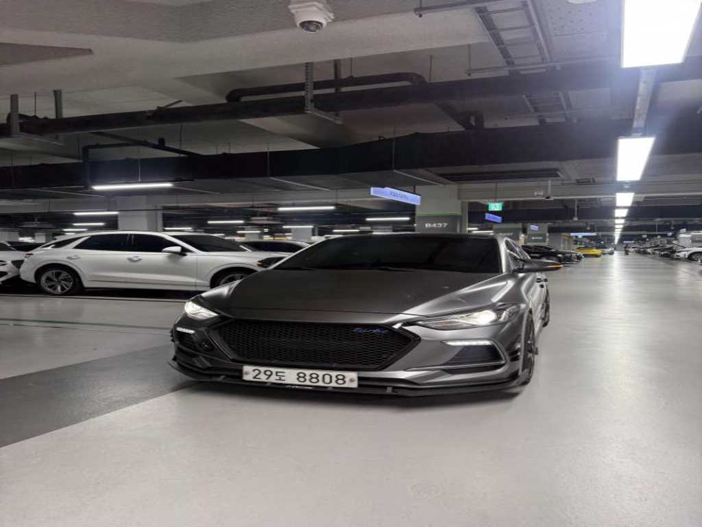 HYUNDAI Avante - Vista 3