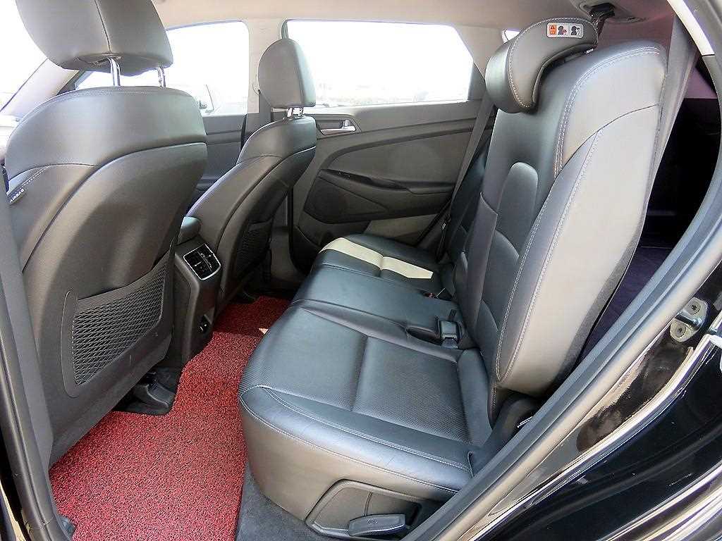 HYUNDAI Tucson - Vista 7