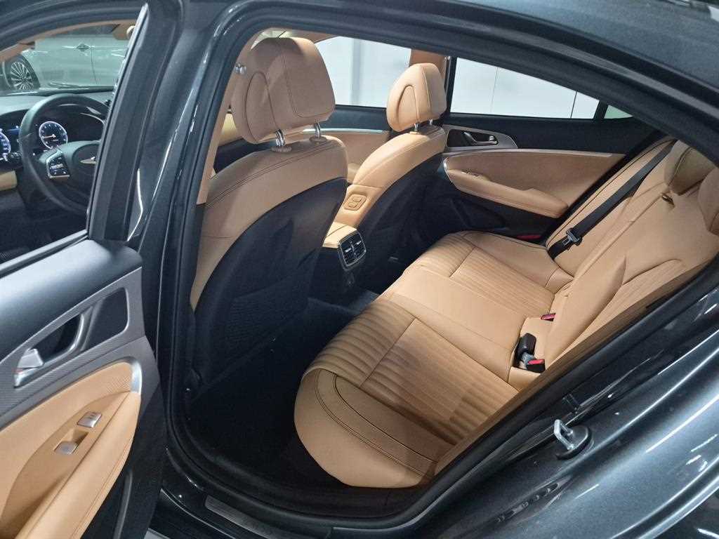 Genesis G70 - Vista 7