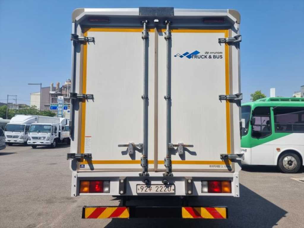medium and large cargo truck - Vista 6