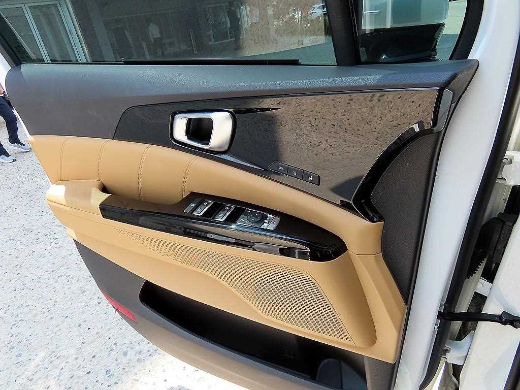 KIA Carnival - Vista 12