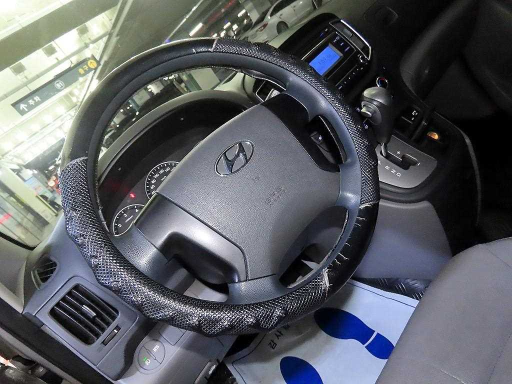 HYUNDAI Starex - Vista 8