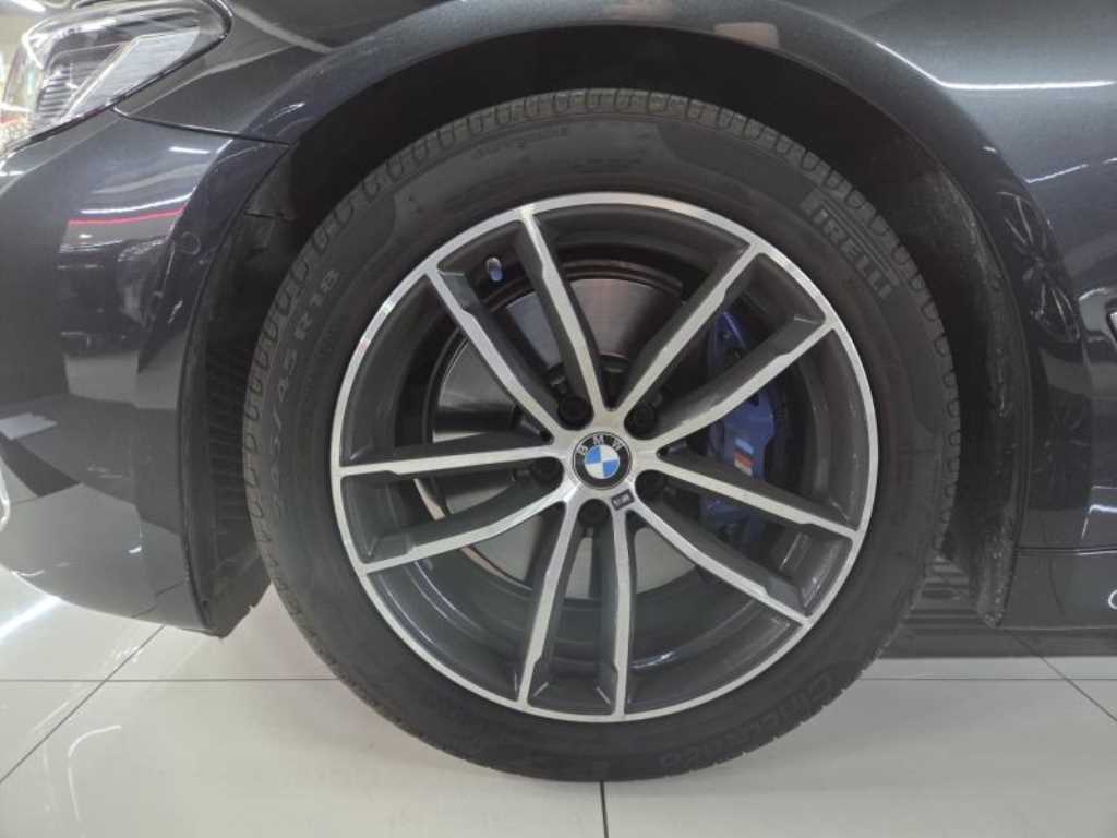 BMW 5 Series - Vista 4