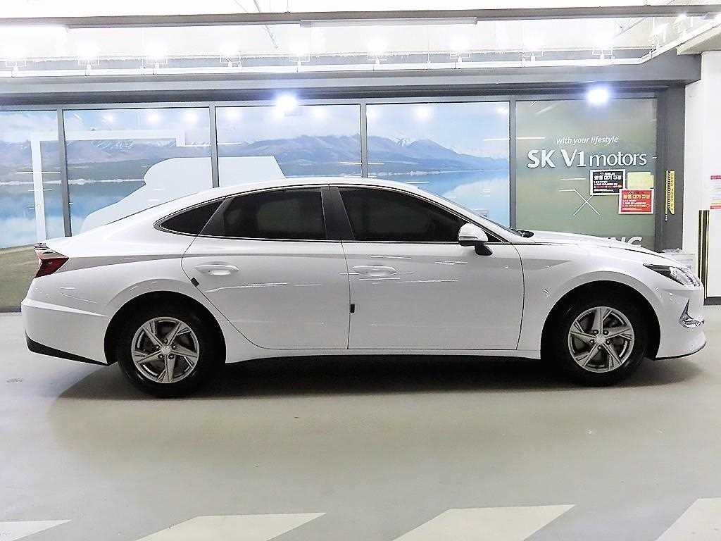 HYUNDAI Sonata - Vista 3
