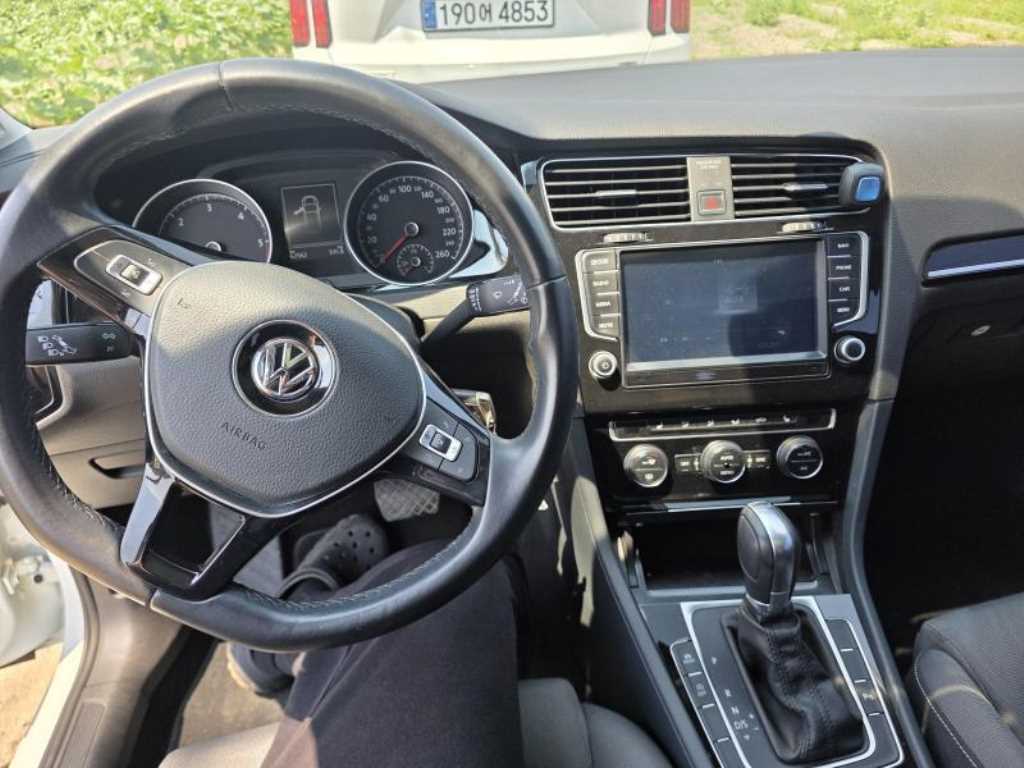Volkswagen Golf - Vista 10