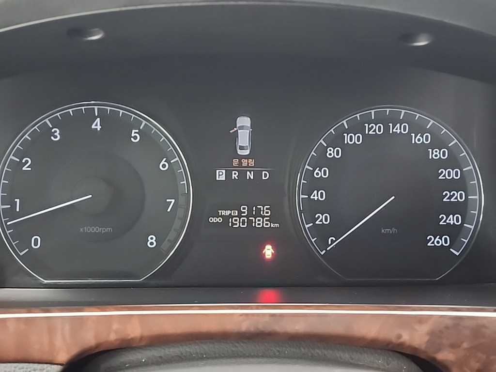 HYUNDAI Equus - Vista 6