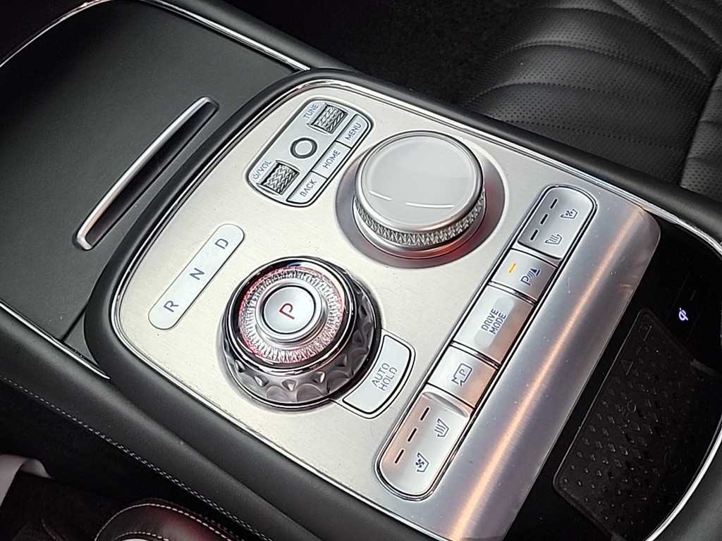 Genesis G90 - Vista 8
