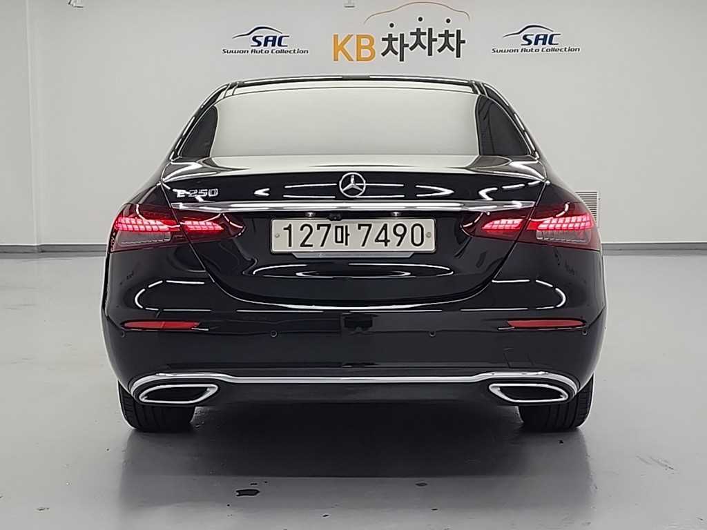 Mercedes Benz E class - Vista 3