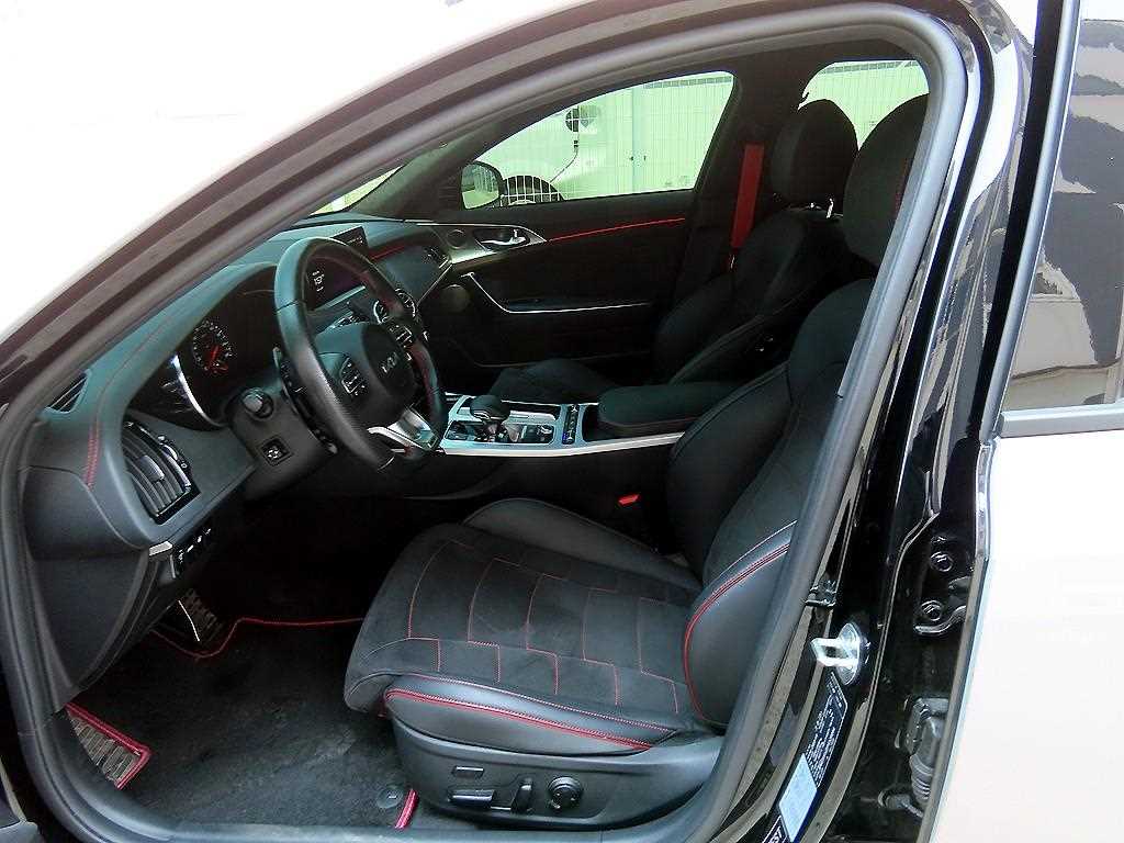 KIA Stinger - Vista 5