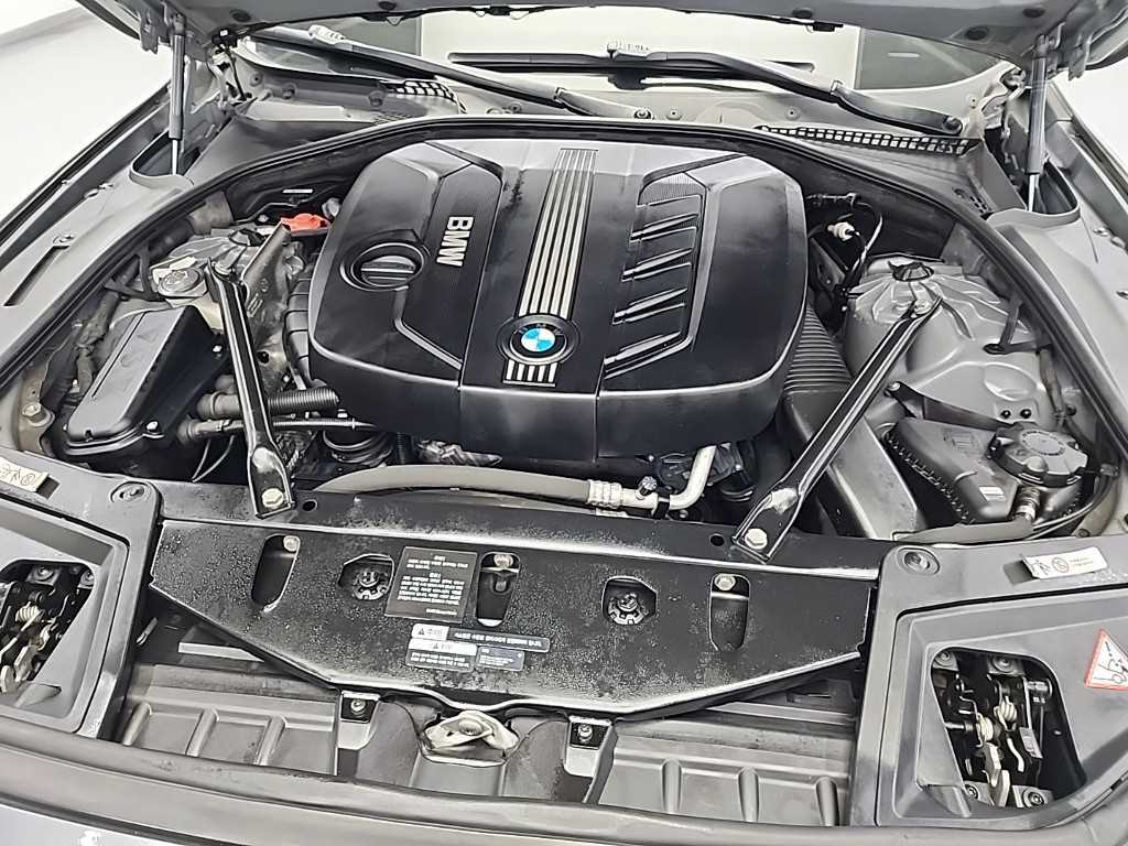 BMW 5 Series - Vista 5