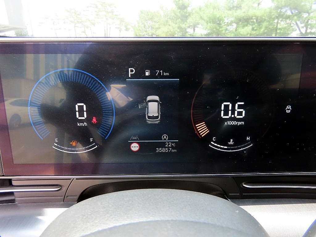 HYUNDAI Kona - Vista 9