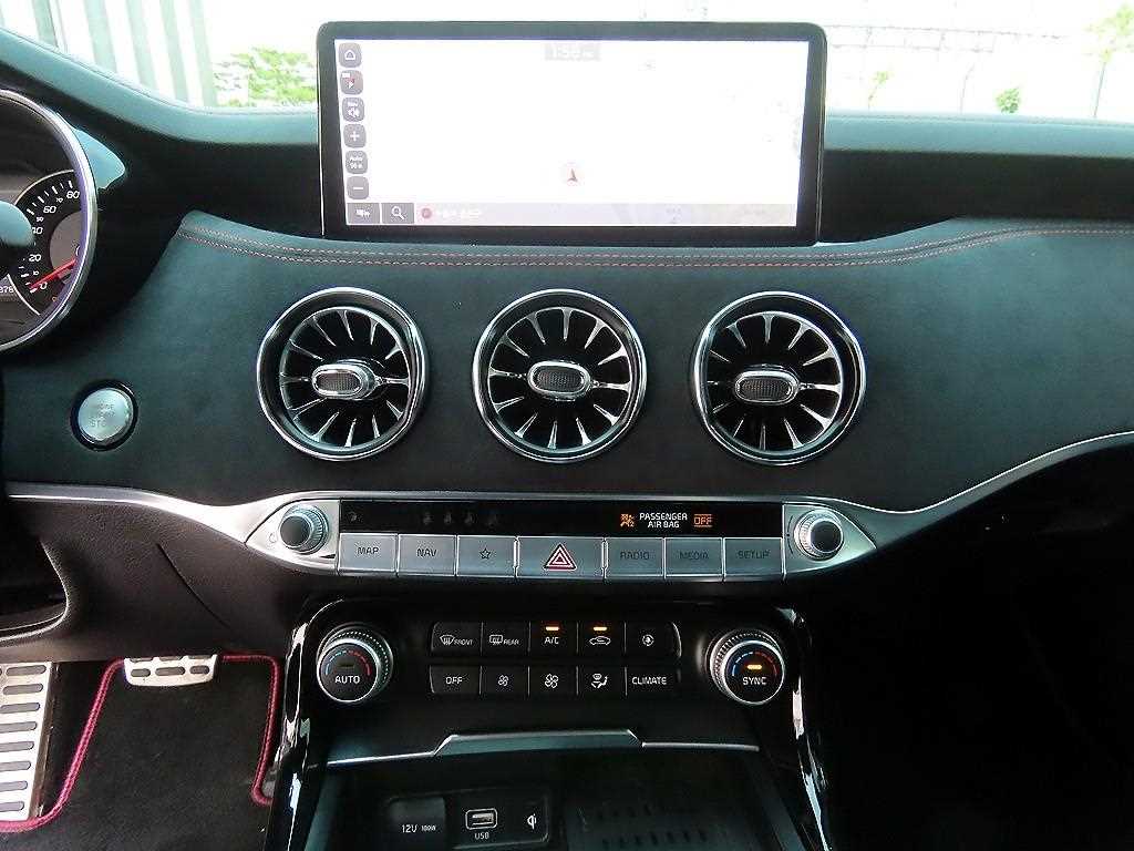 KIA Stinger - Vista 12