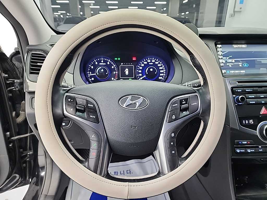 HYUNDAI Grandeur - Vista 9