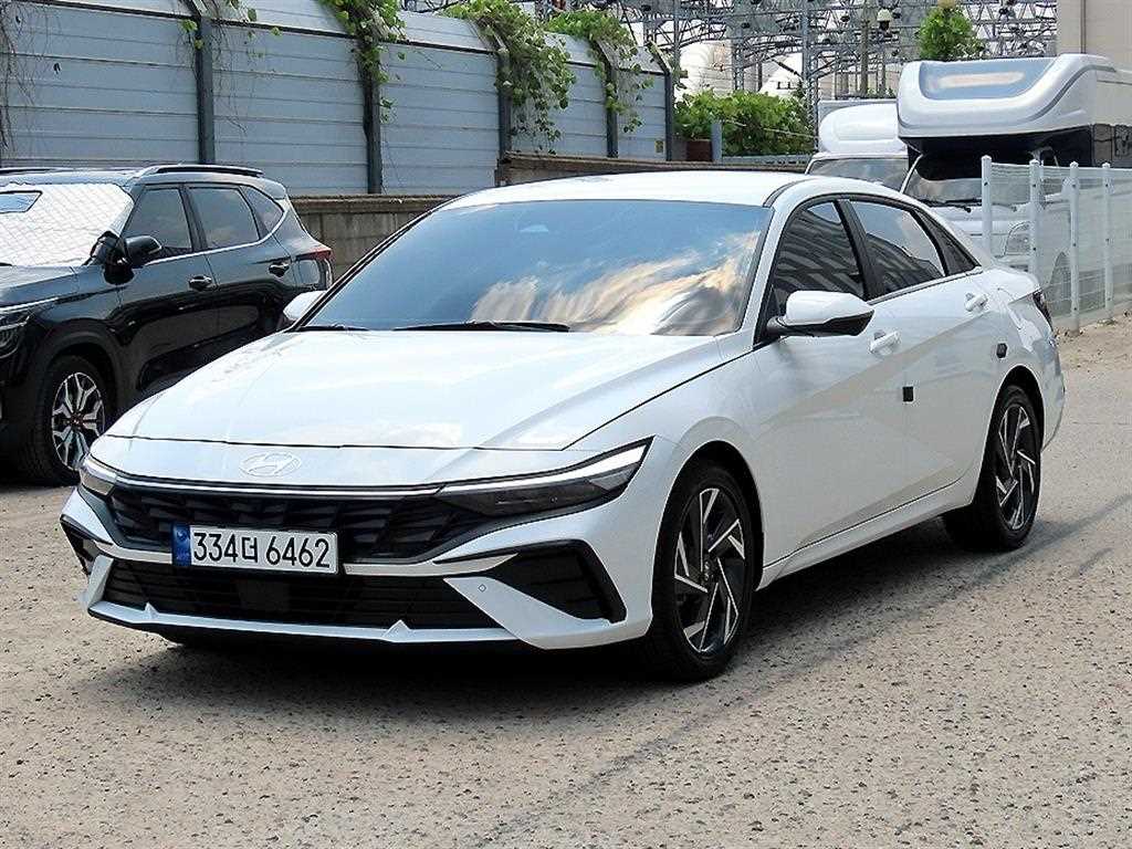 HYUNDAI Avante - Vista 2