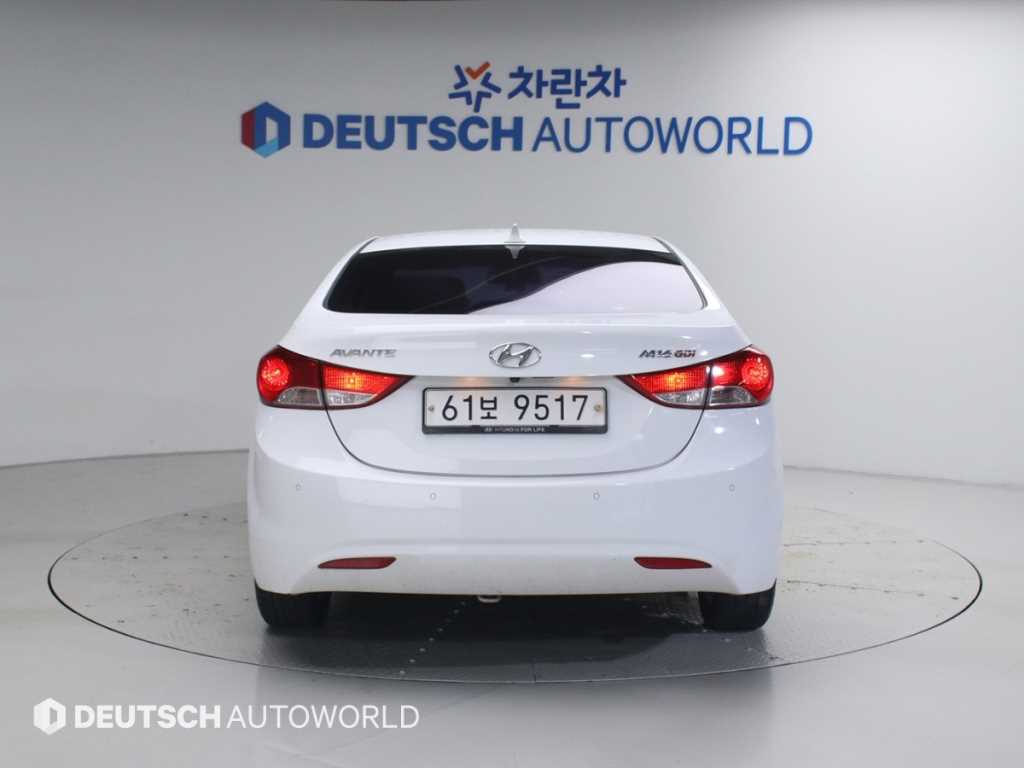 HYUNDAI Avante - Vista 4