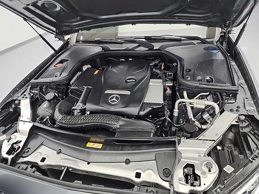 Mercedes Benz E class - Vista 5