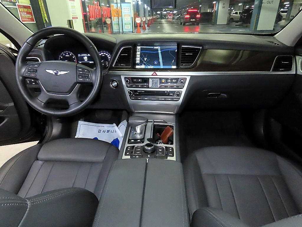 Genesis G80 - Vista 10