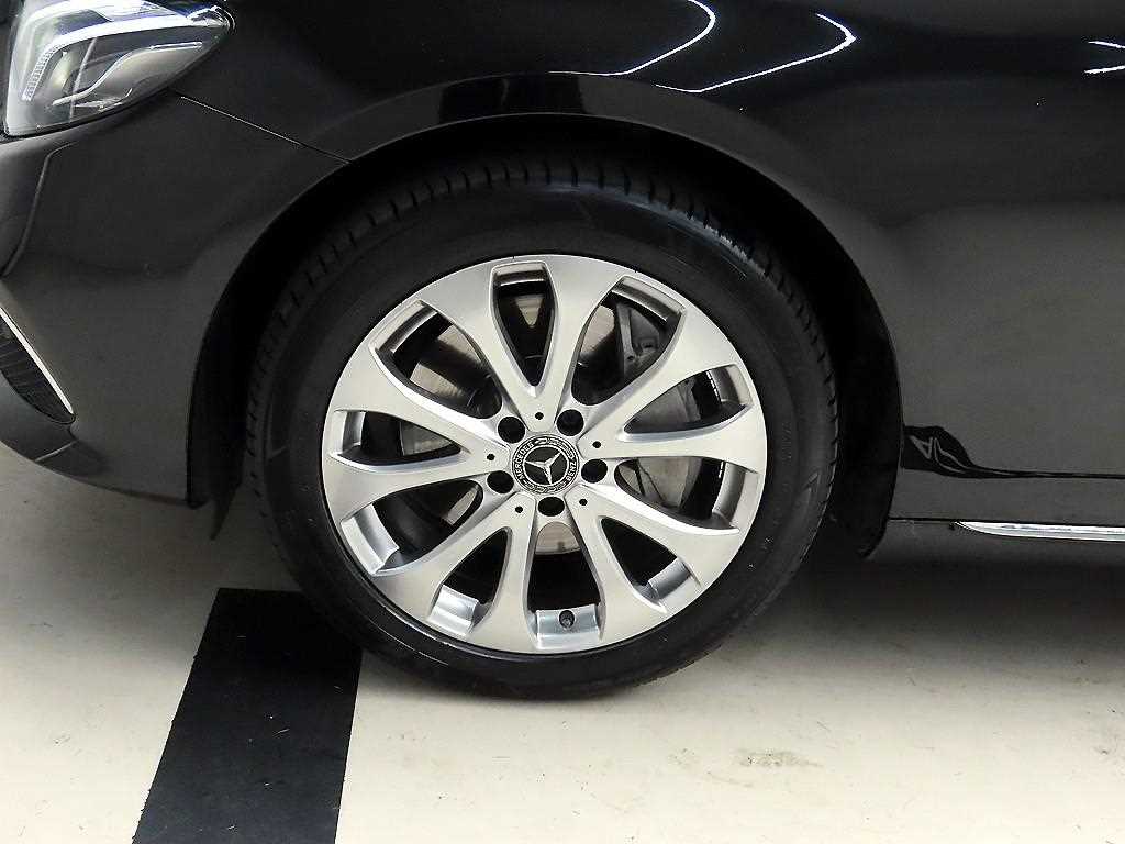 Mercedes Benz E class 2018 Negro - Importación desde Corea - HF Imports Iquique - Foto 20