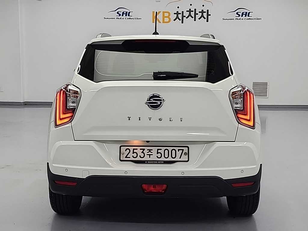Ssangyong Tivoli - Vista 3