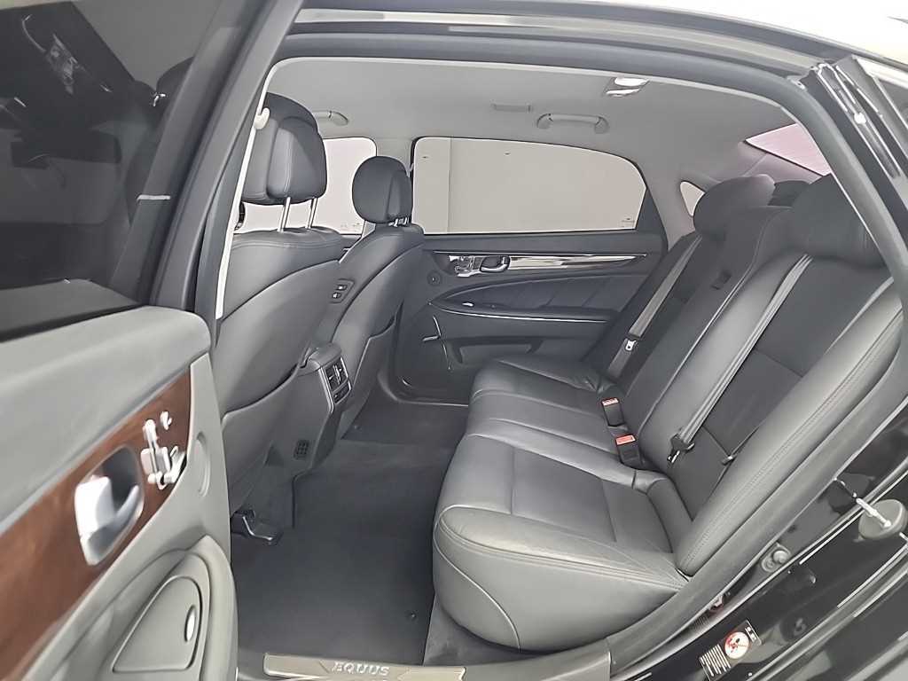 HYUNDAI Equus - Vista 12